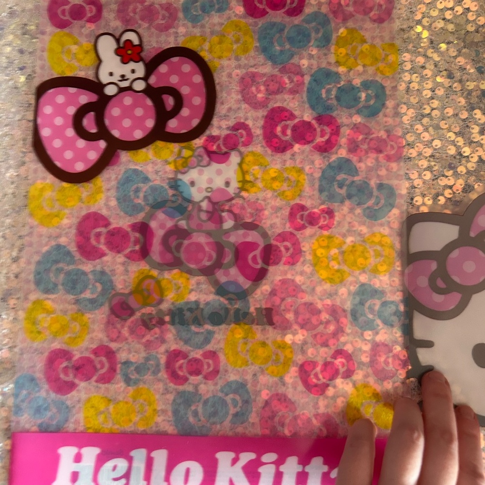 Hello Kitty Bows Folder - Picture 2 of 4